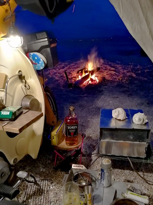 夜は雨のキャンプになりましたね 夜は雨のキャンプになりましたね