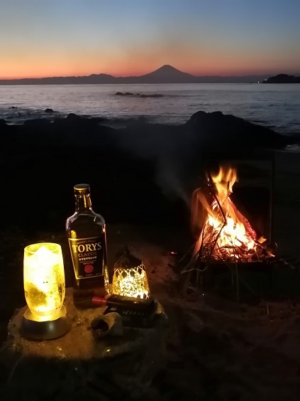 日没後に浮き上がるフジヤマ そして 久々の焚火楽しんだ 日没後に浮き上がるフジヤマ そして 久々の焚火楽しんだ