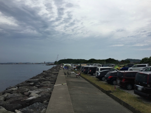 波左間海水浴場と道の駅保田小学校 波左間海水浴場と道の駅保田小学校