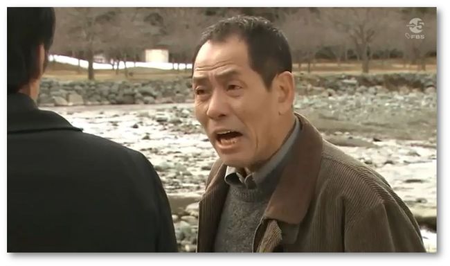 キャンプ場で捜査。