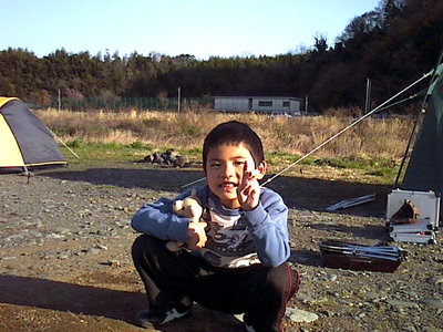 カメラを向けると必ずピース♪