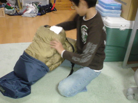 部屋がキタネーな・・・ ってキャンプ道具が浸食してるんですがw