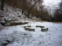 冬の観音峰5(鳥居「休憩小屋」)