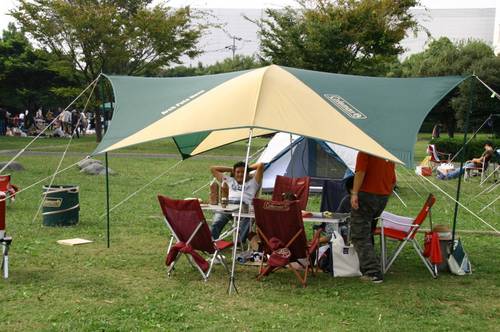 若洲海浜公園キャンプ場(アーチポールヘキサ初張り)