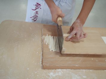 夏キャンプは うどん打ちから