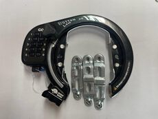 ヘルメットホルダー付きリング錠!サイクルヘルメットも固定できる ヘルメットホルダー付きリング錠!サイクルヘルメットも固定できる