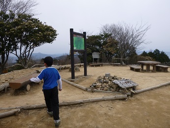 ポンポン山(雨降る前に・・・)