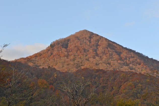 紅葉と静寂の三方倉山