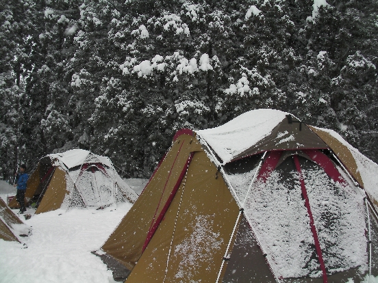 ゲレンデ雪中キャンプ