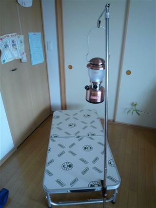 テーブルサイドのランタンポール