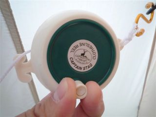ランドリーリールを使って、テントの中でタオルを干してみた