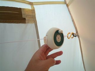 ランドリーリールを使って、テントの中でタオルを干してみた