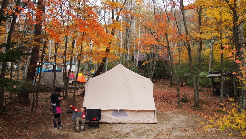 紅葉真っ赤っかキャンプ 笛吹小屋キャンプ場