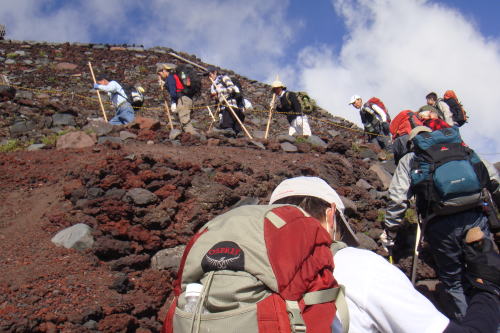 富士登山 2日目(七合目ー剣ヶ峰、そして下山)