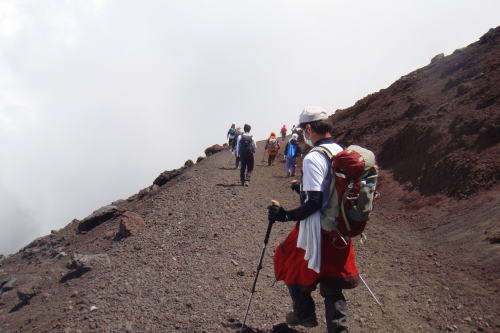 富士登山 2日目(七合目ー剣ヶ峰、そして下山)