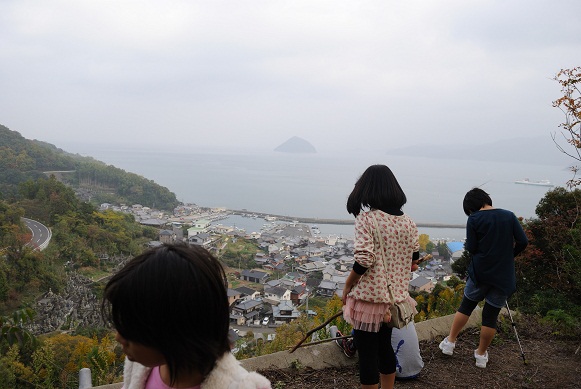 山の上には・・三角〇!?