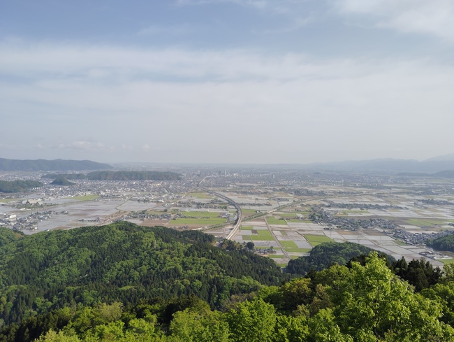 鯉のぼり泳ぐ 文殊山と丹波岳 鯉のぼり泳ぐ 文殊山と丹波岳