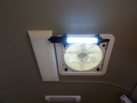 充電式LEDランプ80個付