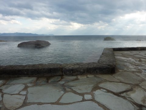 海と露天風呂が合体ってな感じ