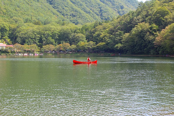 パドルでキャンプ 四尾連湖 水明荘