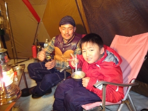 初雪中キャンプ 大見いこいの広場