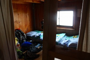 山小屋泊燕岳