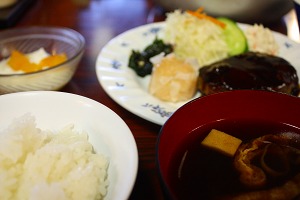 山小屋泊燕岳