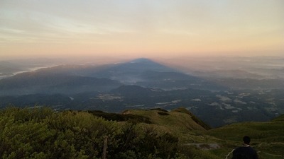 大山 夏山登山道ご来光登山
