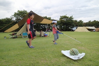 夏休みラストキャンプ。途中下車でやまぼうしオートキャンプ場へ。