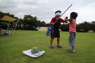 夏休みラストキャンプ。途中下車でやまぼうしオートキャンプ場へ。