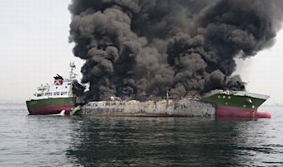姫路港沖合でタンカー爆発　沈没