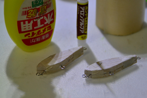 シャッドに重り仕込んでヤスリがけ