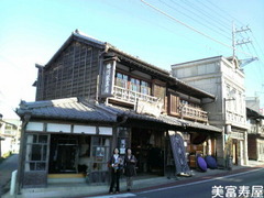 無事、佐原の油茂製油で、ラー油を買えました。