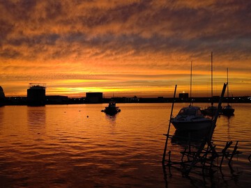 不気味な夕暮れの先に・・・