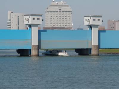 本線大橋（信濃川水門）と信濃川ウォーターシャトル@新潟