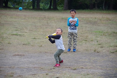 千本高原でキャンプで野球