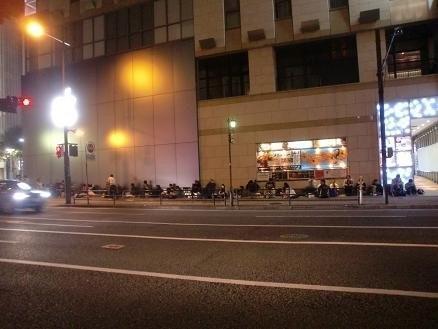 iphone 福岡 アップルの行列