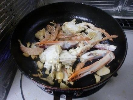 ワタリガニのトマトクリームパスタ