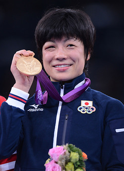 女子レスリング・ゴールドメダル×２，おめでとう～！