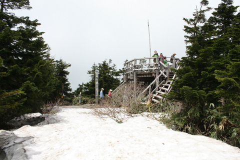 家族と行く、残雪の八幡平。1,613m