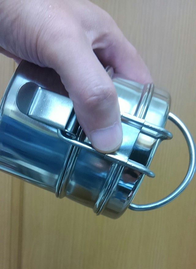 キャンプに使えるステンレスポット と 不思議なインドの弁当箱 キャンプに使えるステンレスポット と 不思議なインドの弁当箱