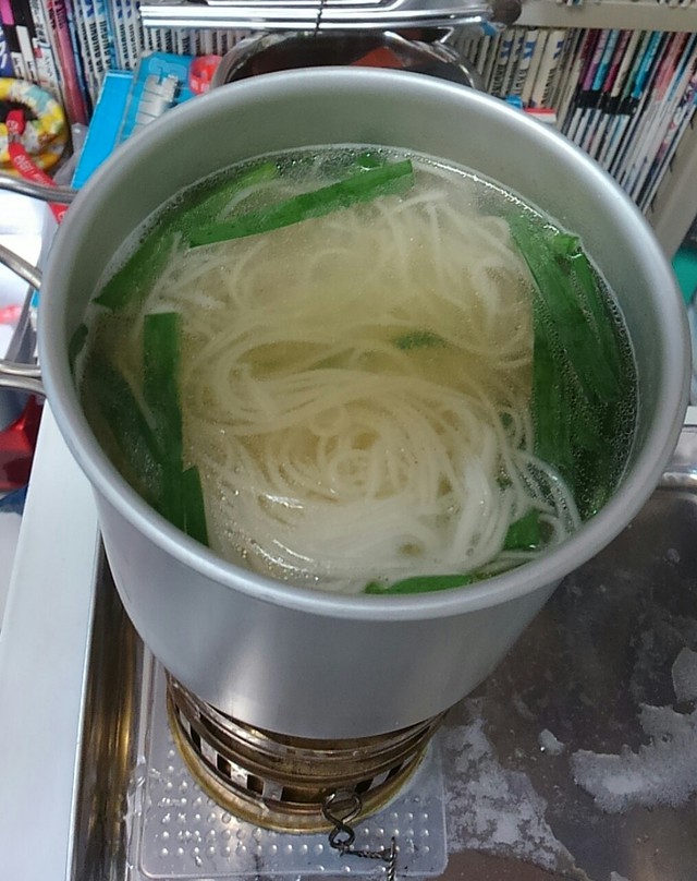 夏の名残りのそーめんで作る “鶏肉ニラ玉にゅうめん” 夏の名残りのそーめんで作る “鶏肉ニラ玉にゅうめん”