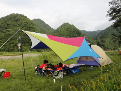 往く夏を惜しんで・・・　久慈川で今年最後の川遊びキャンプ！（上小川キャンプ村やなせ）