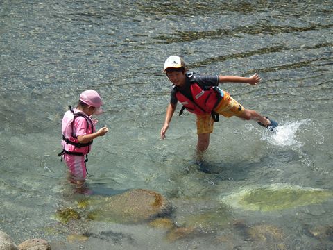 愛知川で川遊び
