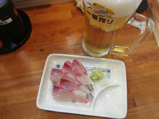 JR京橋でちょいと一杯いつものお店で。粕汁が店頭に並んだ冬の始まり JR京橋でちょいと一杯いつものお店で。粕汁が店頭に並んだ冬の始まり
