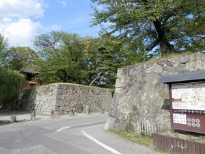 二の丸東虎口の石垣
