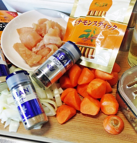引きこもりの日曜は　カレー作ってみた