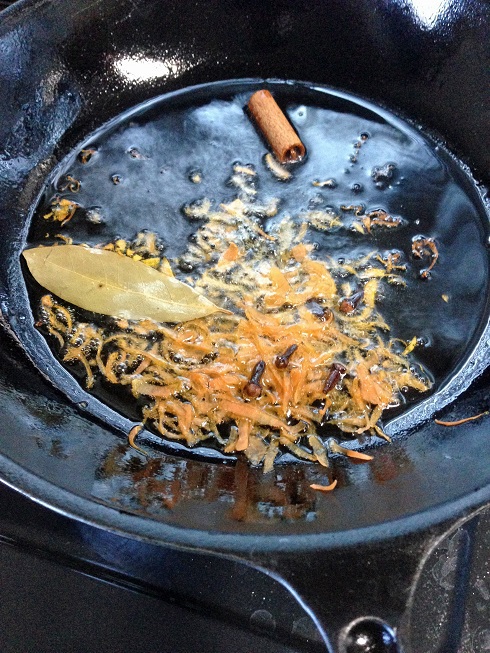引きこもりの日曜は　カレー作ってみた