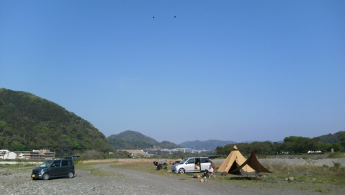 相模川で野営