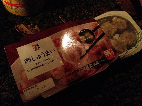 夜のおつまみ　セブンの肉シュウマイ